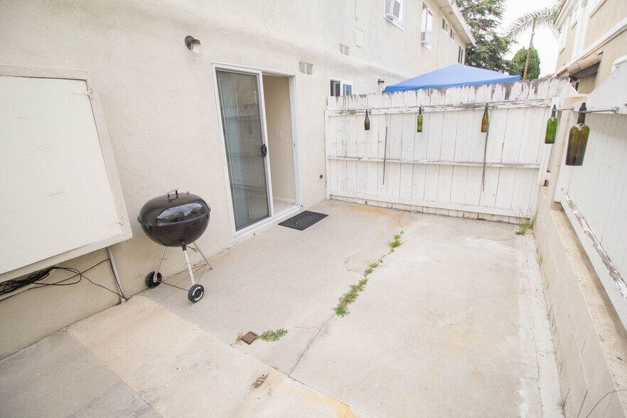 Large Private Patio - 2224 Curtis Ave