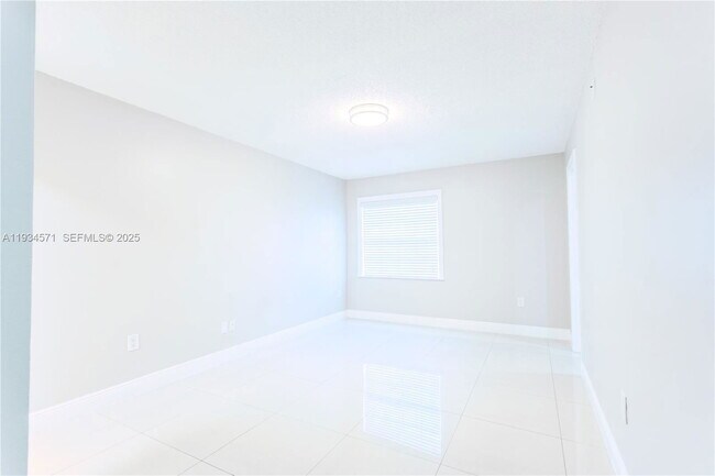 Building Photo - 5145 SW 140th Pl