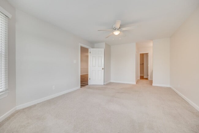 Building Photo - Charming 2 bed 2 bath condo with great water views in gated community in Charlotte on Lake Wylie!