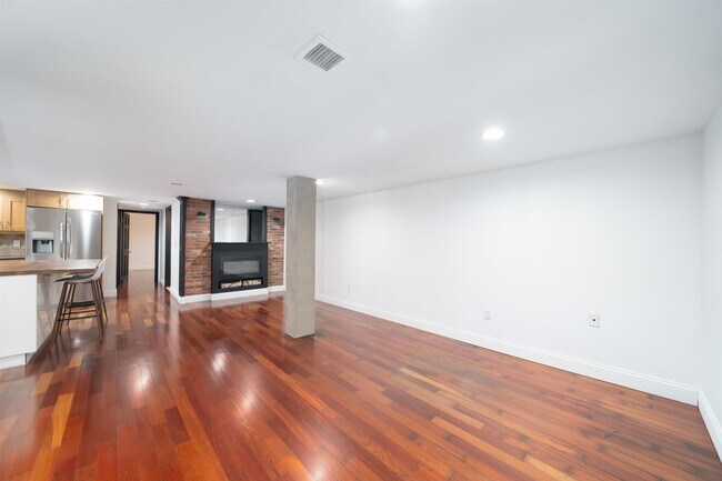 Building Photo - 344 Paterson Plank Rd