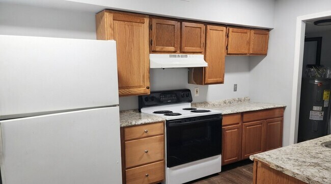 Building Photo - 2530 Cottonwood Ct