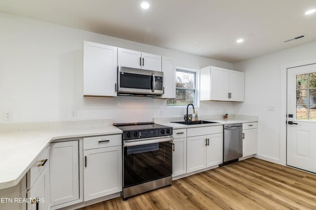 Building Photo - 3412 Ashland Ave