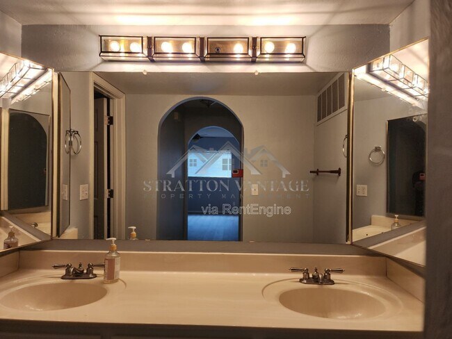 Building Photo - 3031 N Civic Center Plaza