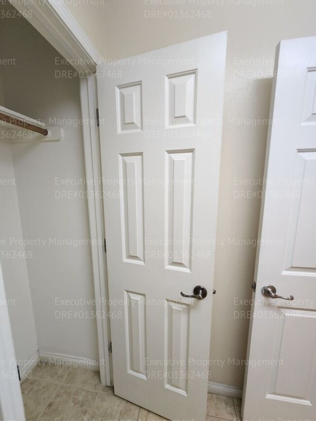 Building Photo - Spacious 4 bedroom 2 bathroom home located in the Ashton Falls community