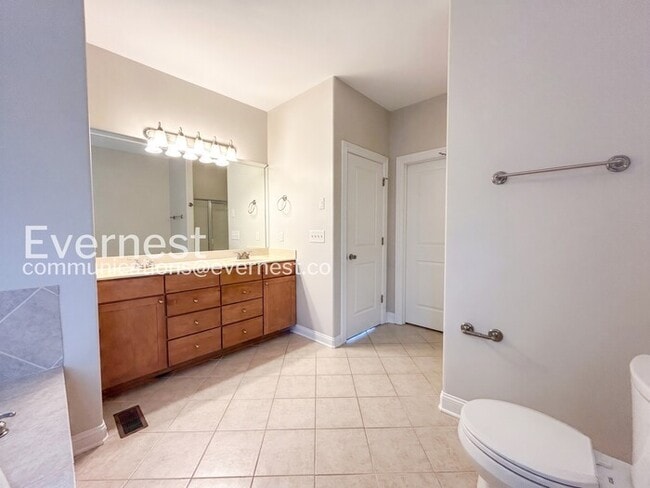 Building Photo - 3-Bed/2-Bath Home with Fireplace and 2-Car Garage/Available Now!