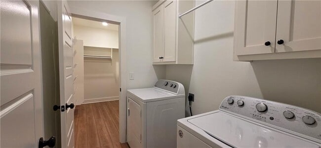 Building Photo - 951 E Buchanan St