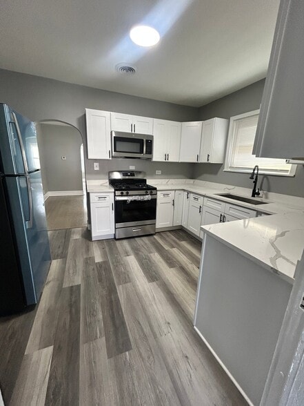 Building Photo - 1620 N Laramie Ave