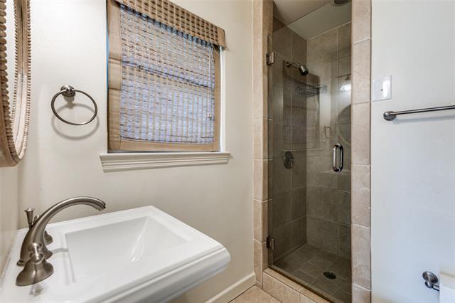 Building Photo - 3224 Villanova St