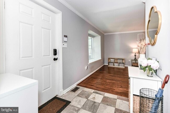 Building Photo - 2107 Golf Course Dr