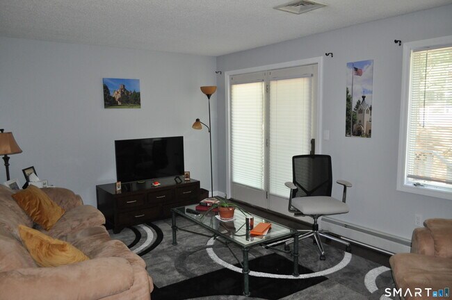 Building Photo - 110 Songbird Ln