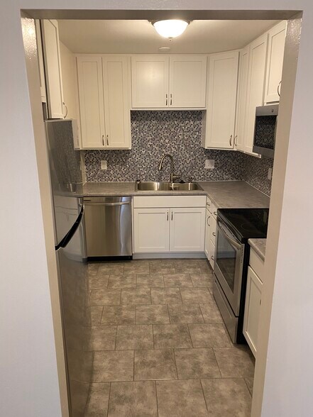 Building Photo - 7687 Brams Hill Dr