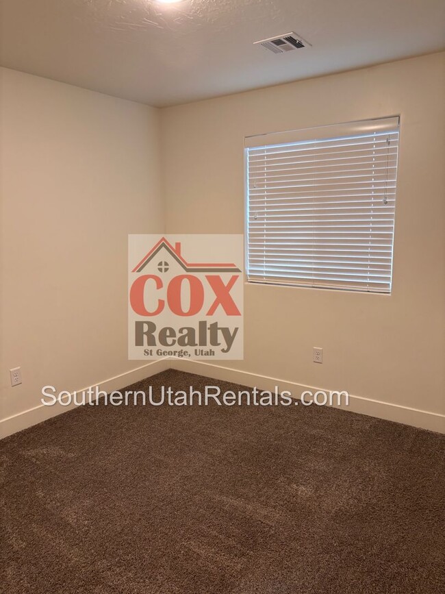 Building Photo - Wonderful Desert Canyon 4 bed | 2.5 bath |...