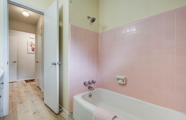 Building Photo - 5471 Kuldell Dr