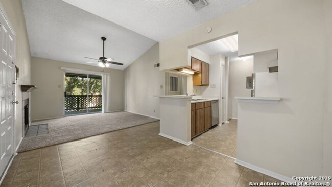 Building Photo - 2 Bed 1 Bath Condo in Highland Park Condos