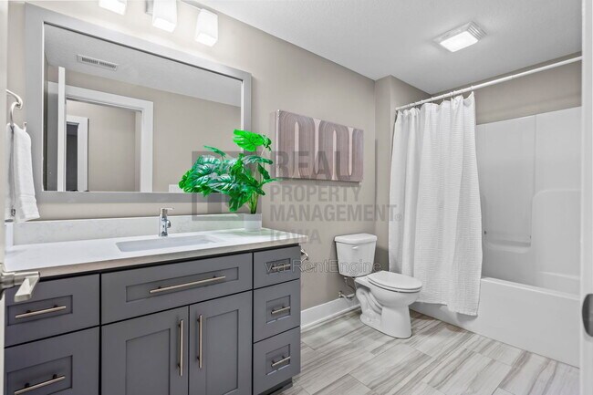 Building Photo - 16893 Madison Cir