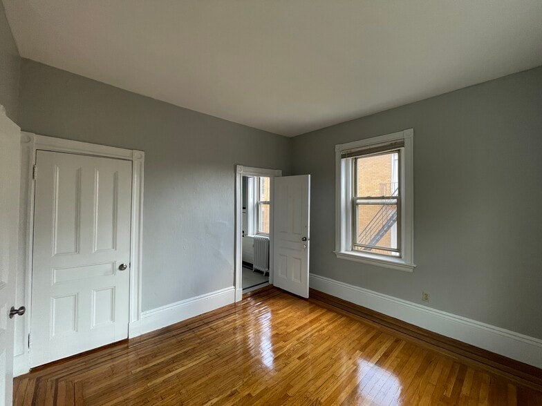 Building Photo - 11 Park