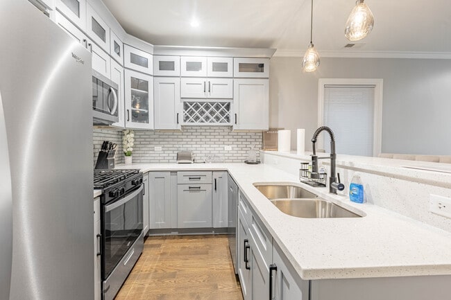 Building Photo - 4634 S Langley Ave