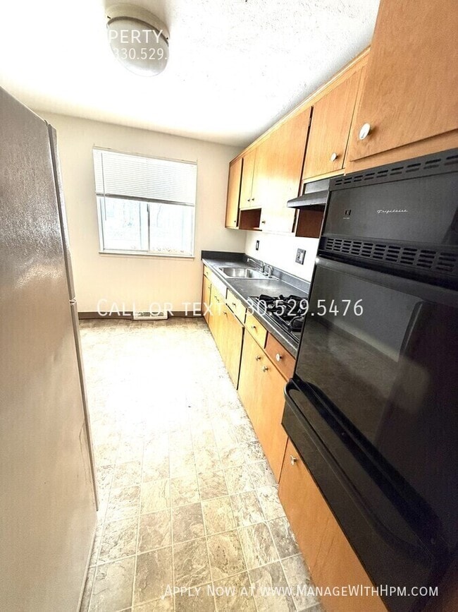 Building Photo - 850 S Green Rd