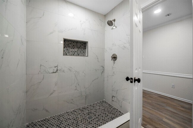 Building Photo - 3718 Treasure Island Dr