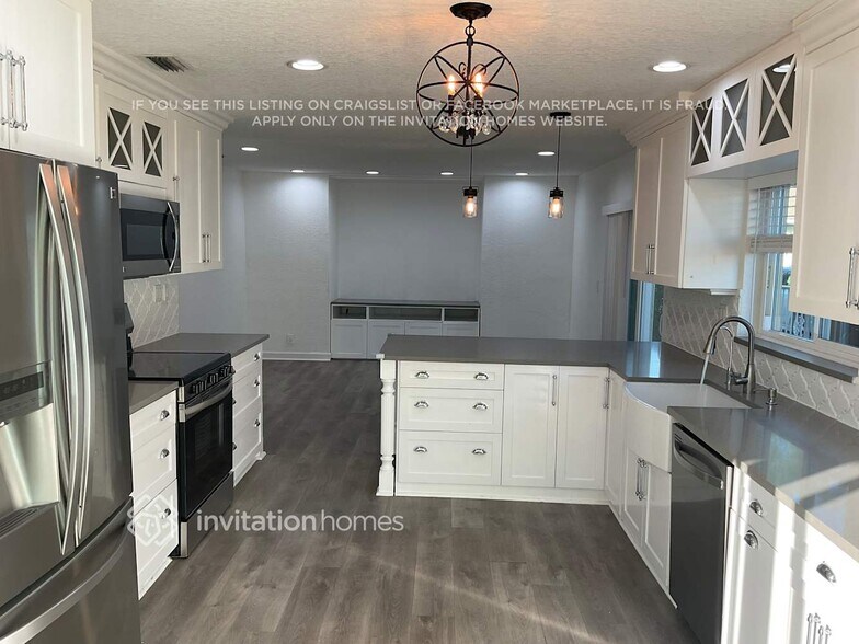 Building Photo - 6340 NW 77th Ct