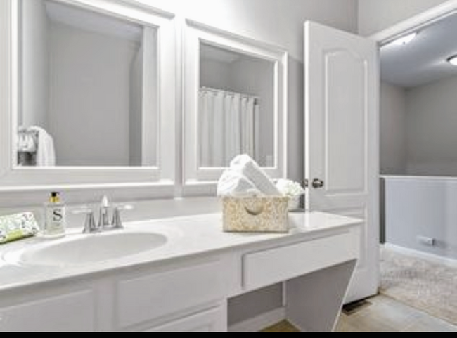 Beautiful bathroom fixtures and mirrors - 8122 Primanti Blvd