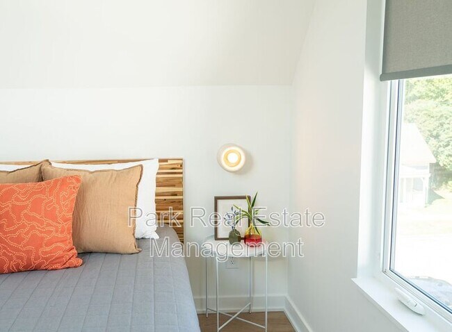 Building Photo - 901 E Edenton St