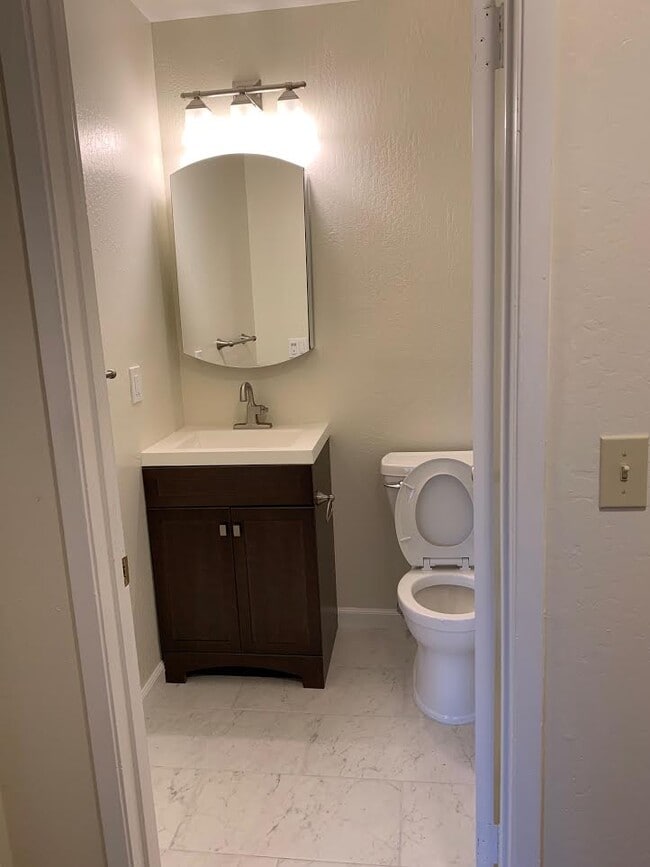 Building Photo - 823 Gilchrist Walkway