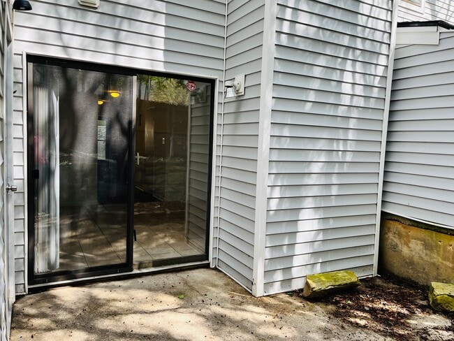 Building Photo - 2BR Townhome in N Raleigh