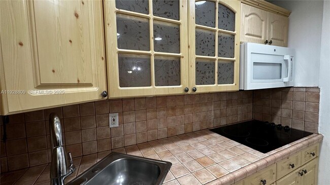 Building Photo - 7825 NE Bayshore Ct