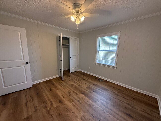 Building Photo - Charming Rural Home on 2+ Acres in Jackson...