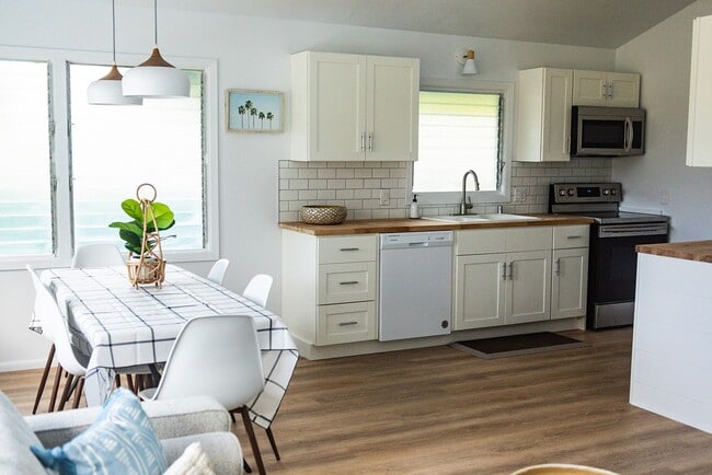 Building Photo - Oceanfront Malaekahana 3 bed / 2 bath Reno...