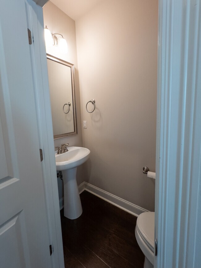 Building Photo - 2167 Shadowbrook Dr