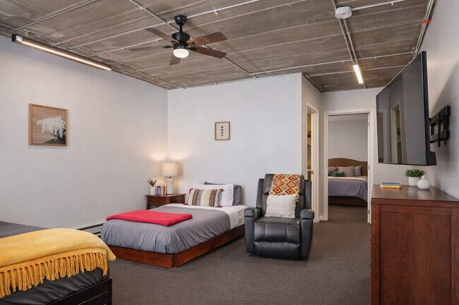 Building Photo - 217 S Badger Ave