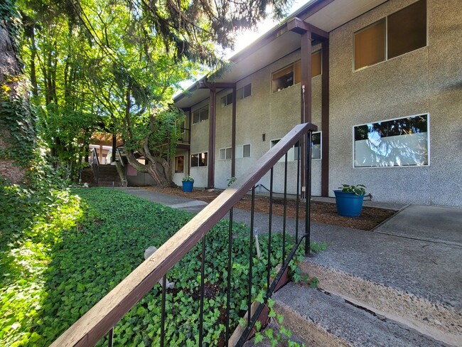 Building Photo - $1,050 - 1 Bed / 1 Bath Spacious Condo in South Hill