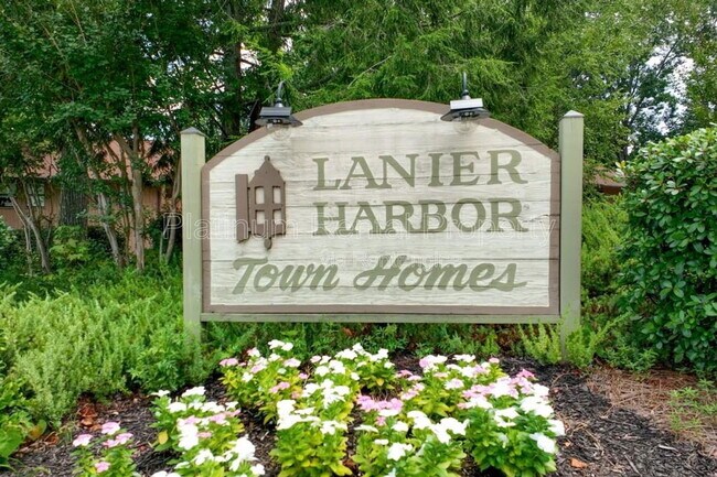 Building Photo - 1804 Pine Tree Dr