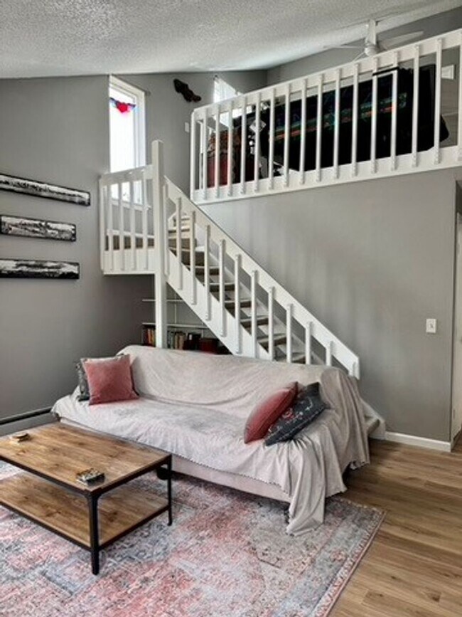 Building Photo - Large Two bedroom, Two Bath Furnished, all Inclusive mid term rental.