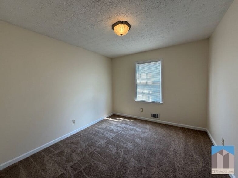 Building Photo - 734 Marthas Dr