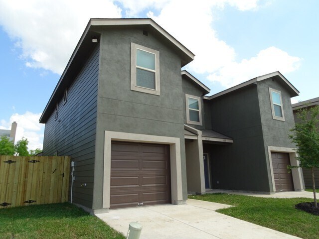 Building Photo - 7042 Lakeview Dr.