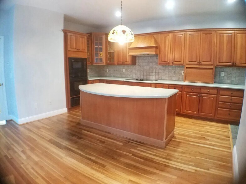 Kitchen - 27 Hayden Rowe St