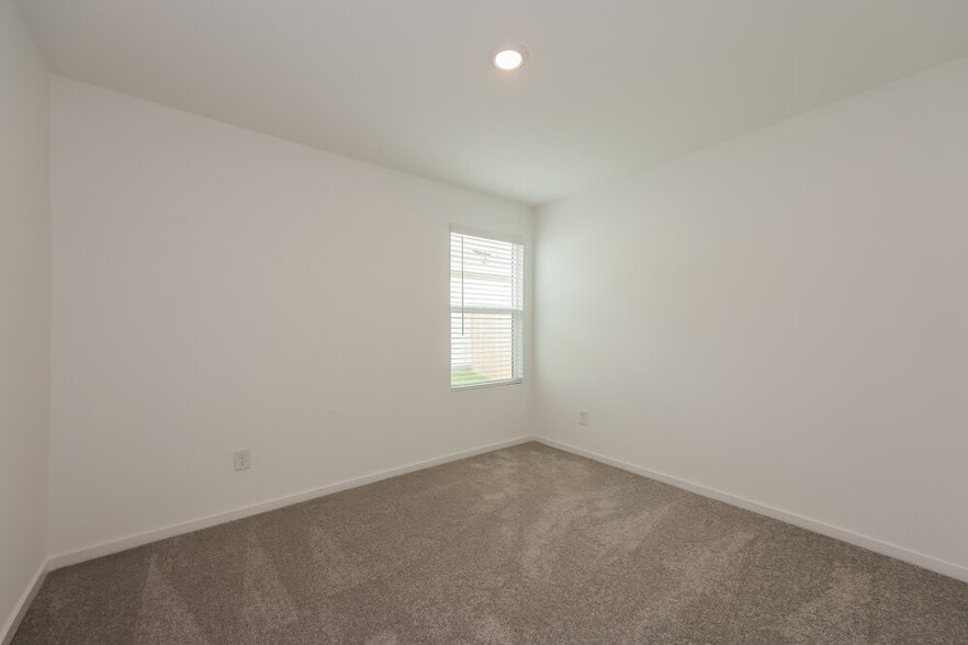 Building Photo - 2233 Crested Saguaro St