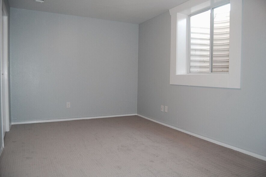 Building Photo - 1000 Ponderosa Dr