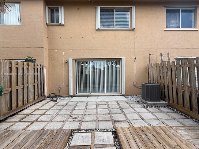 Building Photo - 17432 SW 140th Ct