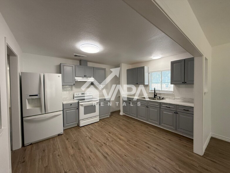 Building Photo - 108 N Meadow St