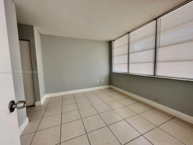 Building Photo - 2175 NE 170th St