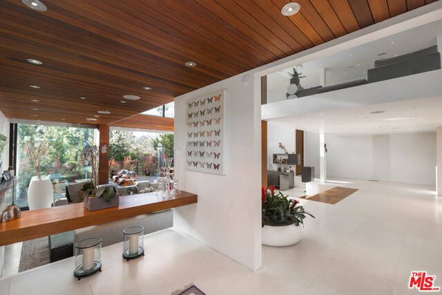 Building Photo - 1060 Woodland Dr