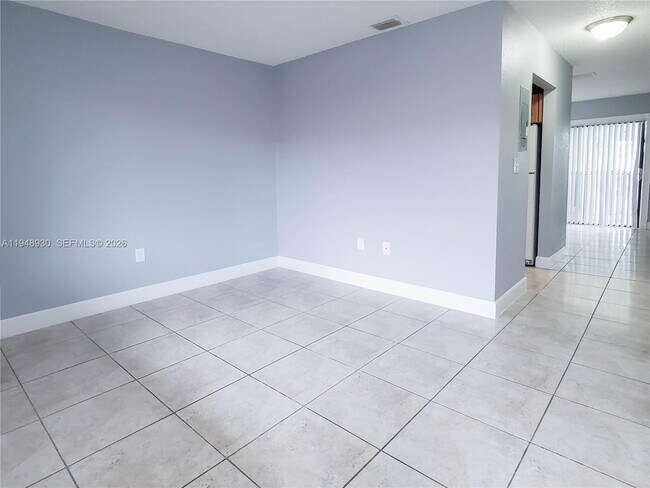 Building Photo - 1519 W 42nd Pl