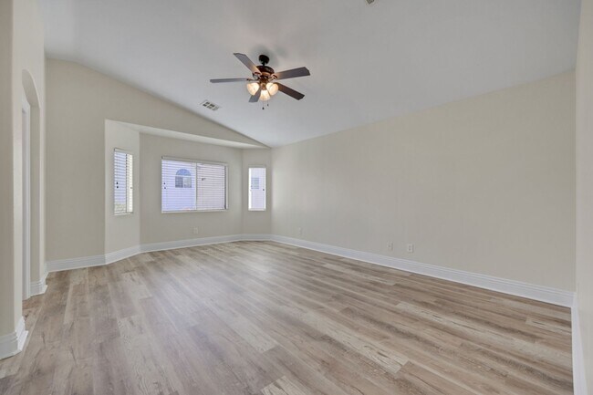 Building Photo - Gorgeous home with new flooring throughout and a Community Pool!