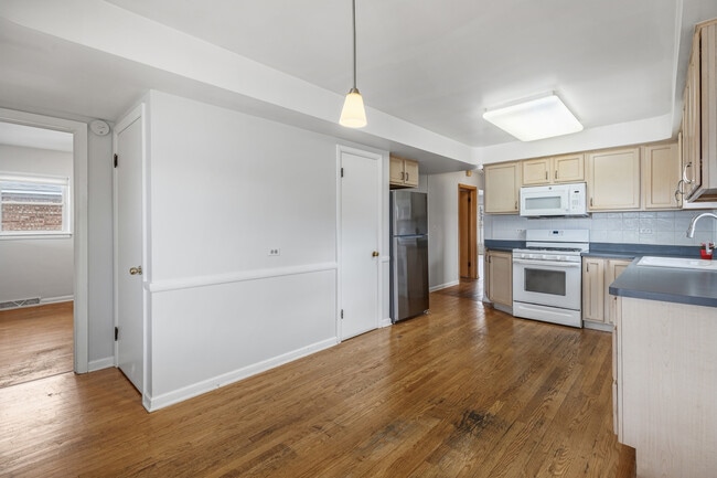 Building Photo - 8736 N Ozark Ave