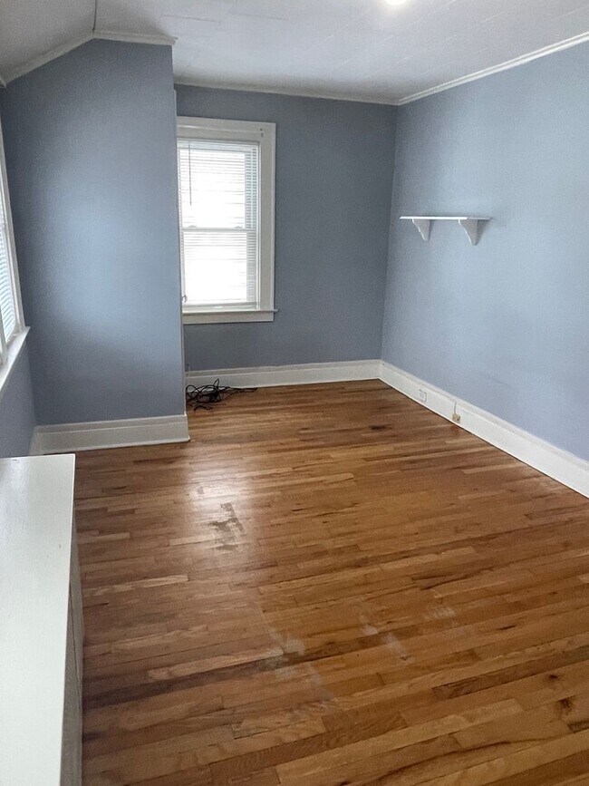 Building Photo - 2 Bed, 1 Bath- Single Family For Rent in t...