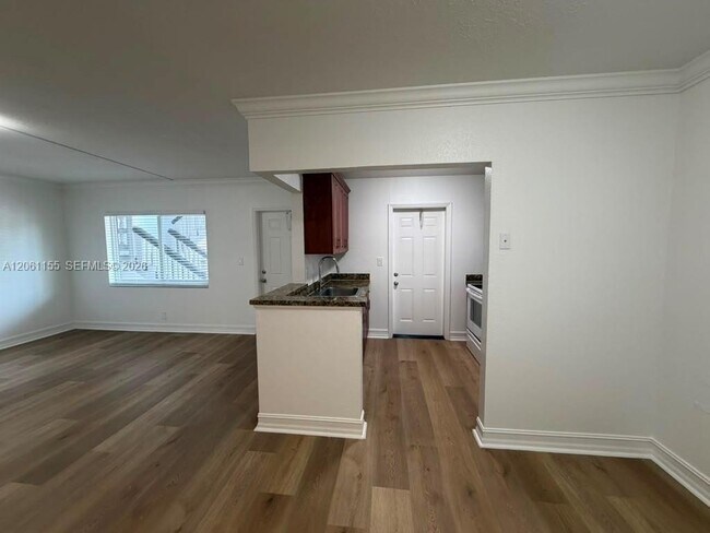 Building Photo - 1400 NE 56th St